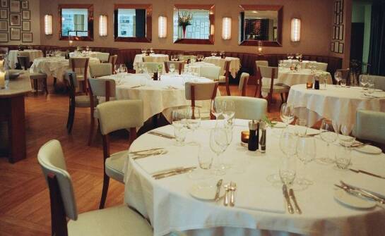 Czym wyróżnia się restauracja w hotelu przy obwodnicy Trójmiasta?