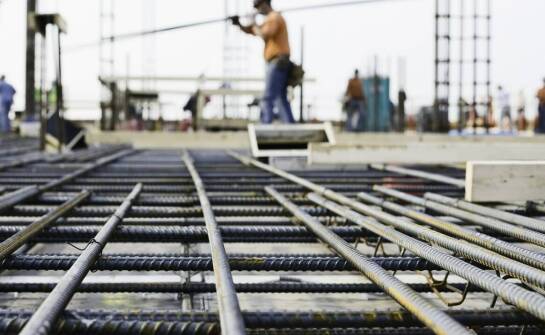 Dlaczego warto wybrać zgrzewaną siatkę stalową do konstrukcji mostowych?