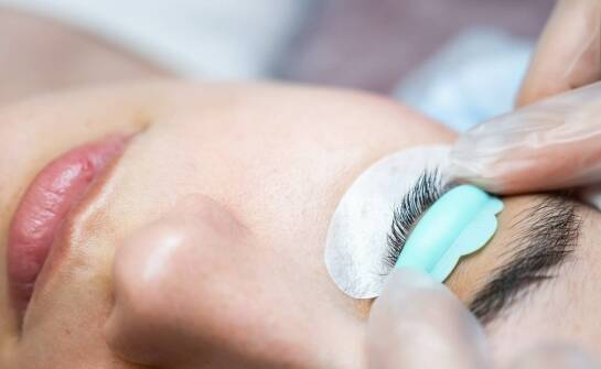 Wpływ technologii UV na efektywność pracy rzęs stylistów