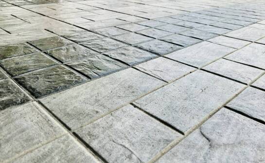 Jakie są najnowsze techniki wykończenia dekoracyjnych wylewek betonowych?