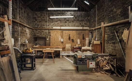 Jednofazowe agregaty prądotwórcze vs trójfazowe – co wybrać?