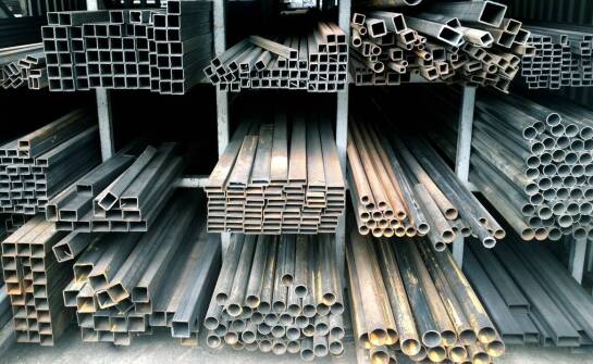 Jak dobrać odpowiednie słupki do ogrodzeniowych paneli?