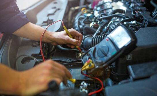 Regeneracja a serwisowanie – jak poprawnie dbać o trakcyjne baterie?