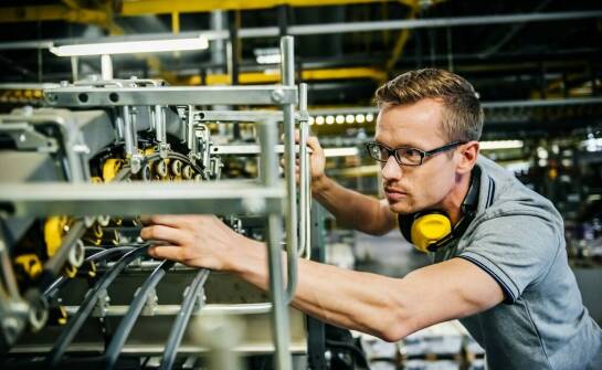 Wpływ serwisu na bezpieczeństwo pracy w zakładach przemysłowych