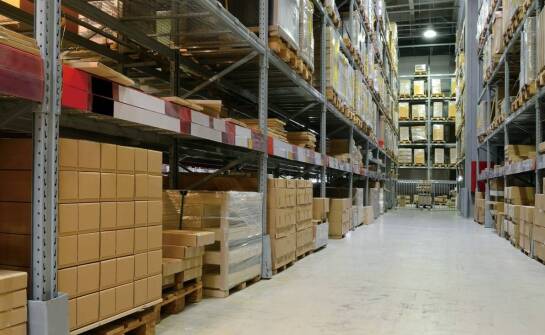 Wykorzystanie taśmowych transporterów w zarządzaniu magazynem palet