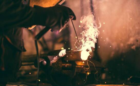 Jak nowoczesne technologie spawania wpływają na jakość schodowych poręczy?