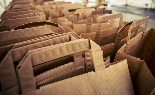 Papierowe torby z uszami a wizualna identyfikacja marki