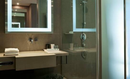 Funkcjonalność i estetyka łazienkowych akcesoriów w hotelach