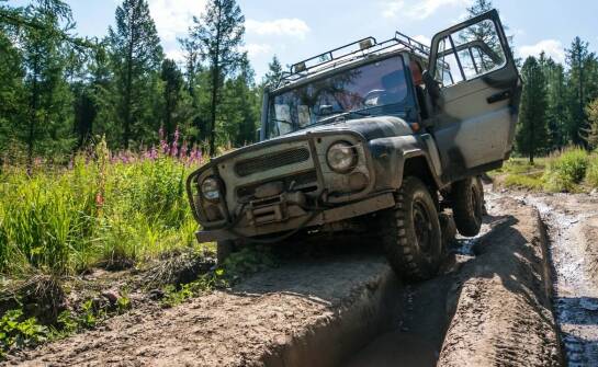 Jak nasze terenowe samochody radzą sobie w trudnym terenie?