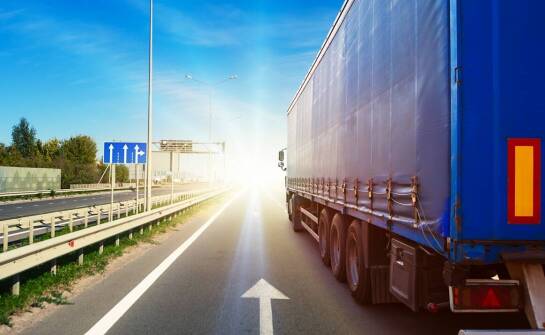 Czas transportu auta z USA do Polski – od wyjścia z portu do dostarczenia do domu