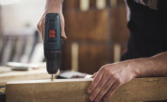 Jakie innowacje oferuje stołowa wiertarka Bosch PBD 40 w porównaniu do konkurencji?