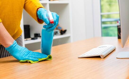 Wpływ profesjonalnych środków czystości na bezpieczeństwo pracy w biurach