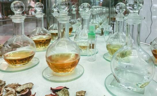 W jaki sposób producent perfumetek może zwiększyć efektywność produkcji?