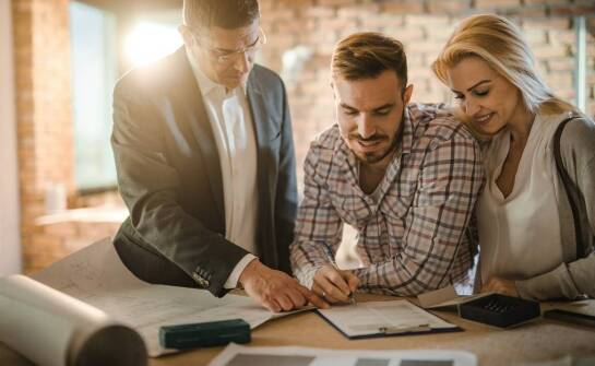 Jak agencje nieruchomości wspierają w wyborze najlepszego hipotecznego kredytu?