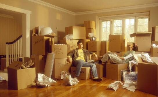 Jakie są zalety korzystania z usług utylizacji i wywozu zbędnych mebli?