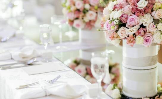 Elegancka sala na urodziny – jak zaaranżować przestrzeń, aby była estetyczna i funkcjonalna?