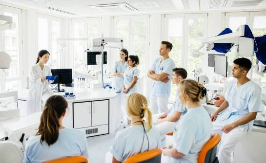 Rola zespołu stomatologicznego w leczeniu implantologicznym