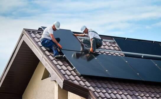 Ekipa montażowa do fotowoltaiki a zastosowanie sprawdzonych produktów od autoryzowanych dystrybutorów