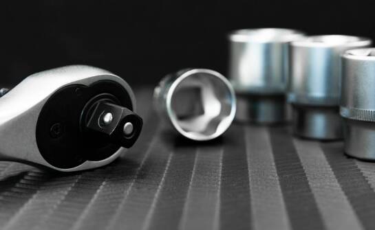 Przedłużka do klucza do kół – czy warto zainwestować w premium model?