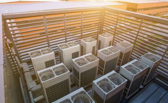 Systemy klimatyzacyjne a potrzeby obiektów z użyciem zapalającego śrutu