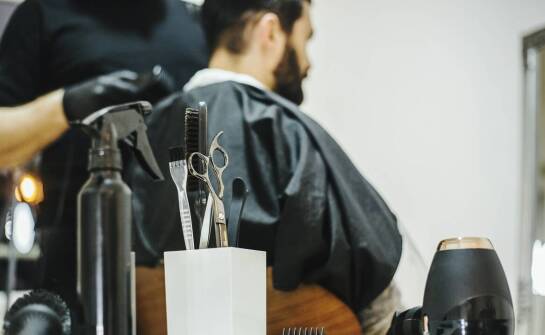 Jakie korzyści przynoszą torebki do sterylizacji w codziennej pracy dla stylisty?