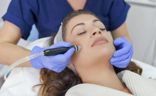 Jak igłowa mezoterapia twarzy wpływa na poprawę owalu twarzy?