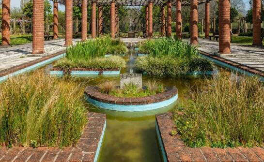 Zastosowanie multimediów w pływających nowoczesnych fontannach