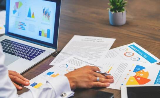 Znaczenie prowadzenia ksiąg przychodów i rozchodów dla małych firm.