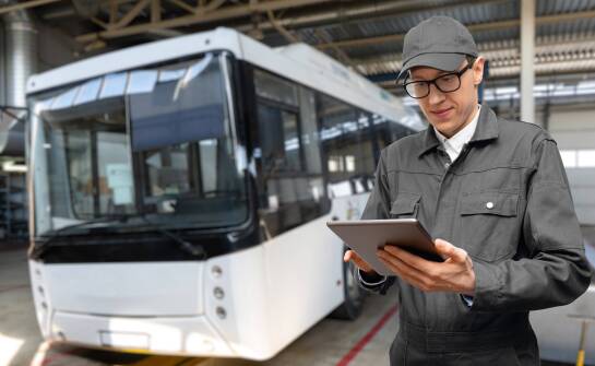 Jakie są kluczowe elementy serwisu powypadkowego dla autobusów?