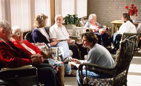 Jak architektoniczne przystosowanie domu spokojnej starości wspiera mobilność seniorów?