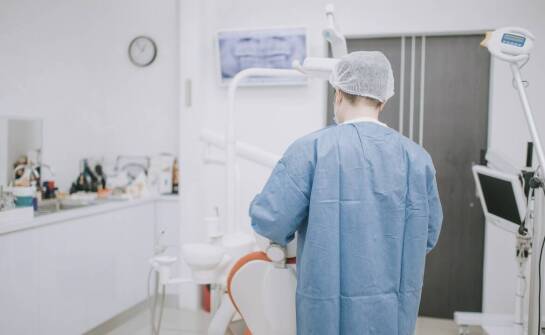 Ostry stomatologiczny dyżur we Wrocławiu – kiedy doraźna pomoc może uratować Twój uśmiech?