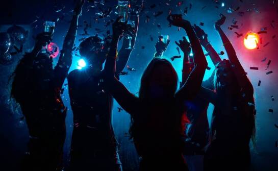 Jakie korzyści niesie ze sobą wynajem baru lodowego?