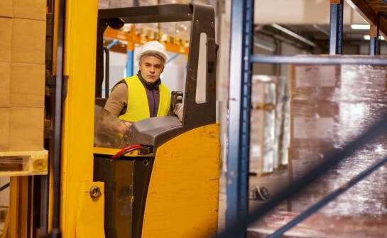 Jak przenoszenie maszyn wpływa na operacyjną wydajność zakładów?