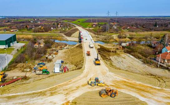 Rola przewiertów pod drogami w integracji infrastruktury z zielonymi terenami
