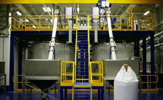 Jak próżniowe podnośniki wpływają na efektywność procesów przemysłowych?