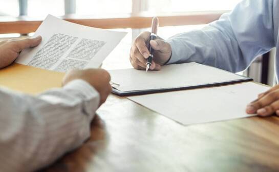 Jak przebiega proces negocjacji cenowych z notariuszem przy skomplikowanych czynnościach?