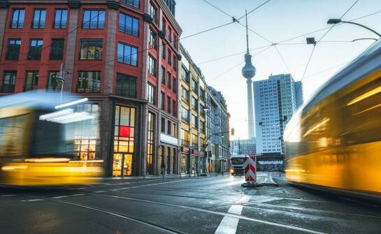 Jakie są wyzwania związane z użytkowaniem betonowych separatorów drogowych w miastach?