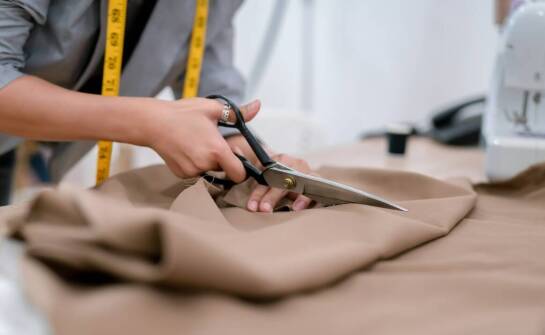 Korzyści z wykorzystania usług profesjonalnej krawcowej przy aranżacji wnętrza