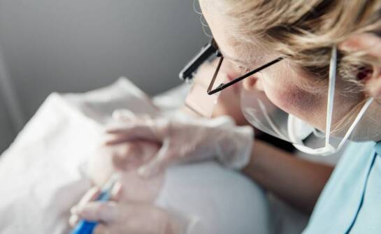 Jak wygląda zabieg z użyciem Polifill Strong i jakie są jego koszty?