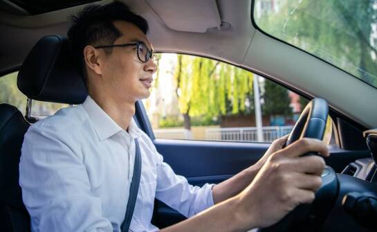 Auto do prawa jazdy AM – idealne rozwiązanie dla młodych kierowców