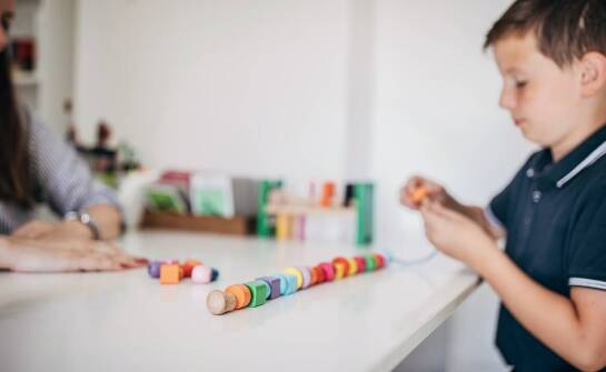 Pasywna i aktywna faza metody Tomatisa: jak wygląda terapia w domu?