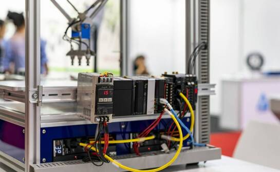 Nowoczesne systemy zabezpieczeń w maszynach do drewna obróbki