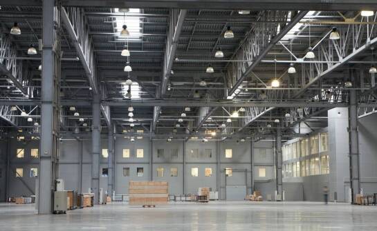 Jakie korzyści przynosi profesjonalne sprzątanie przemysłowych obiektów?