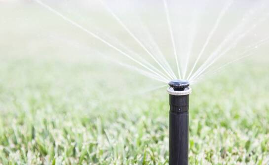 Co wpływa na częstotliwość serwisu systemów nawadniających?