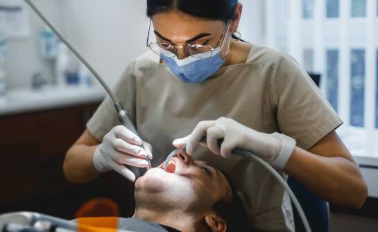 Czy możliwe jest usuwanie kamienia nazębnego na NFZ?