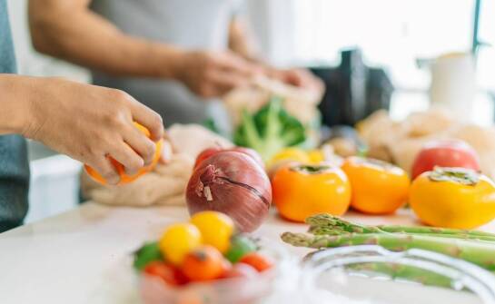Jakie zastosowanie ma przenośny blender w diecie odchudzającej opartej na shake'ach?