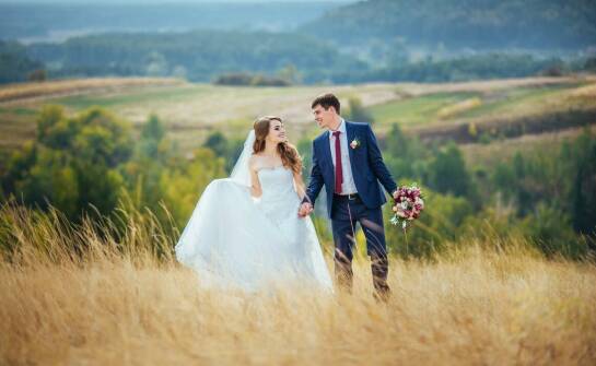 Jakie detale w garniturze na wesele mogą podkreślić indywidualny styl pana młodego?