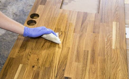 Krok po kroku: pielęgnacja olejowanych drewnianych podłóg w domu