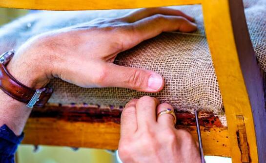 Jakie aspekty wpływają na wycenę usług tapicerskich w Poznaniu?