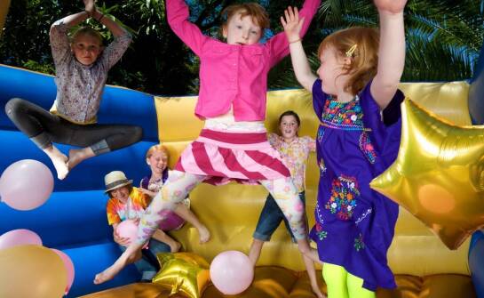 Charmsy jako sposób na wyrażenie radości dziecięcej i beztroski